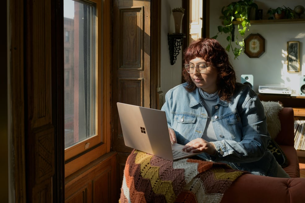 woman-using-laptop